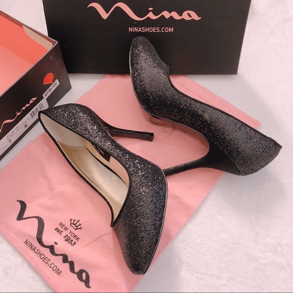 Nina New York Zelda Glitter Pumps in Black. - Picture 2 of 4